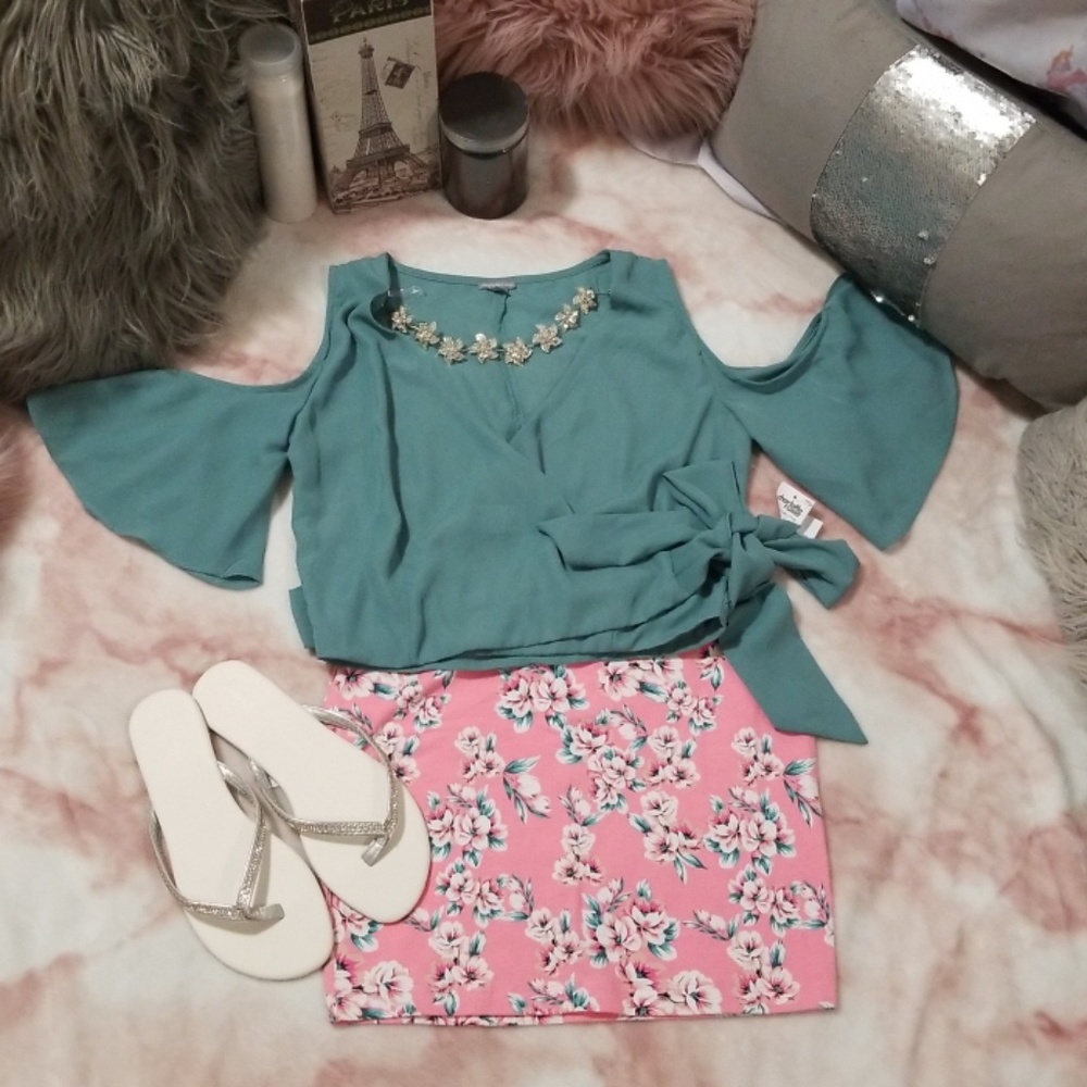 🐛*NWT*Charlotte Russe crop top🐛